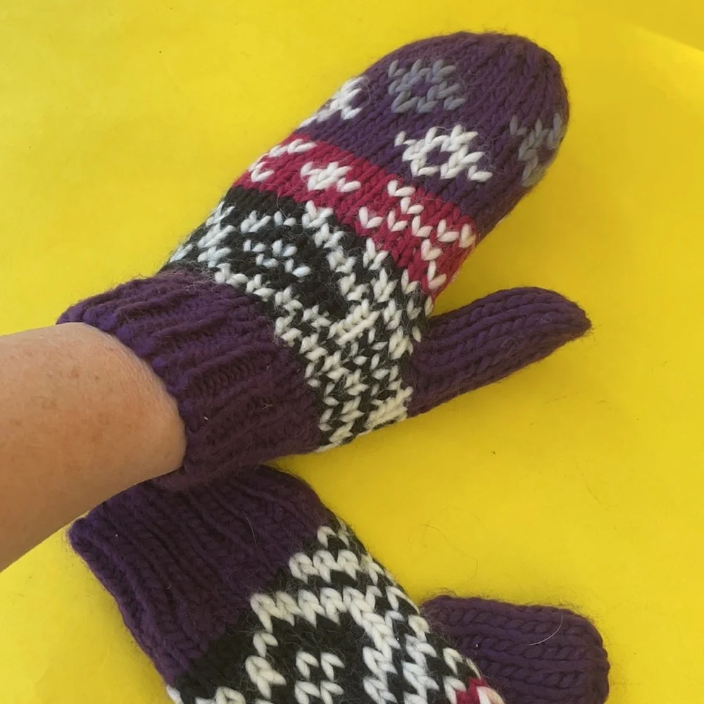 New vintage multicolored knitted mittens